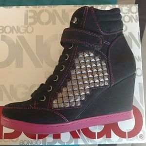Bongo Shoes w/wedged heel.